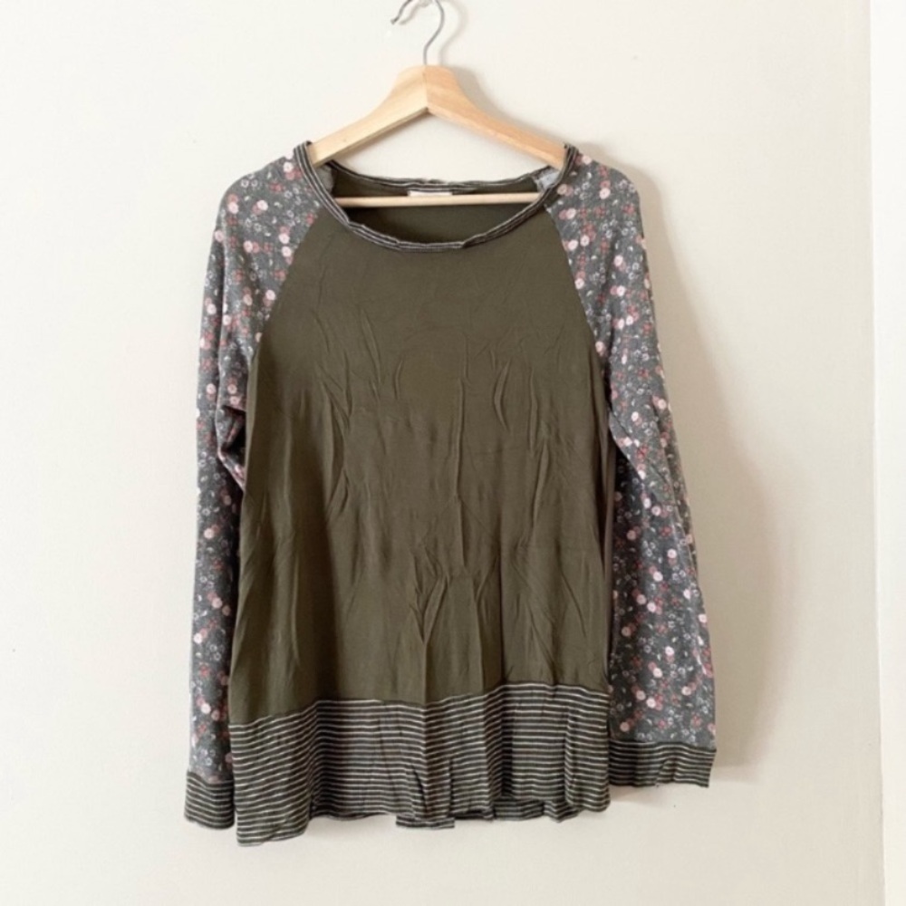 12 PM by Mon Ami • Green Long Sleeve Top